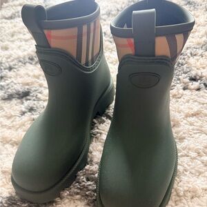 Burberry Green and Plaid Women's Rain Boots